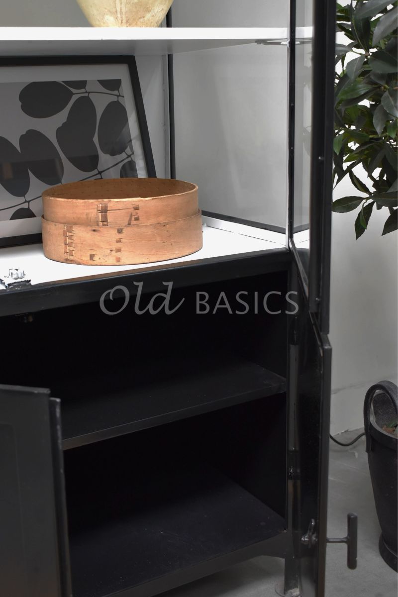 Detail van Apothekerskast Ivar LED NB, zwart, materiaal staal